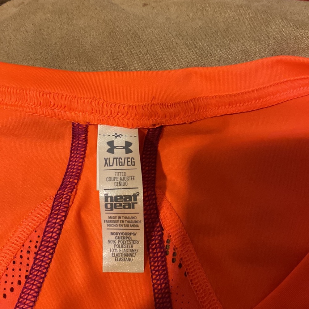 Under armour shirt - Picture 2 of 3